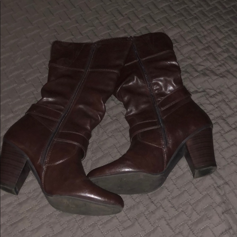 White Mountain heel boots
